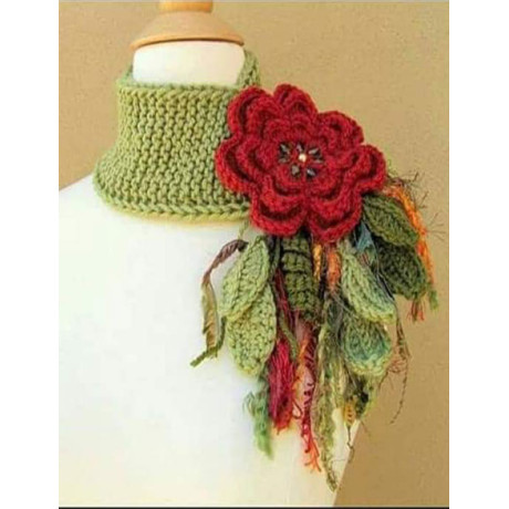 woollen necklace 